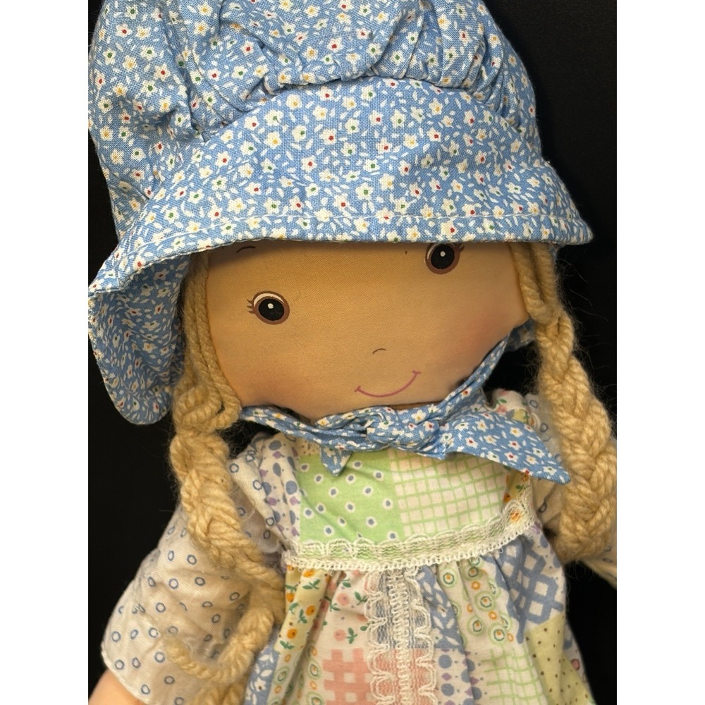Vintage 1974 Holly Hobbie Rag Doll Knickerbocker Patchwork Dress Blue Bonnet 17" - Picture 2 of 15